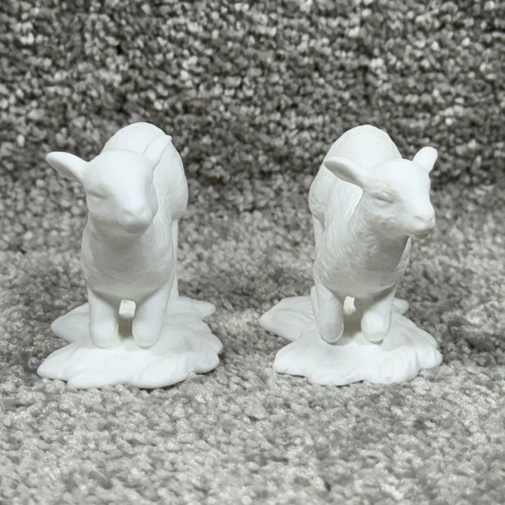Lenox Kneeling Lamb Figurine The Nativity Set of 2 White‎ Bisque Porcelain 1990